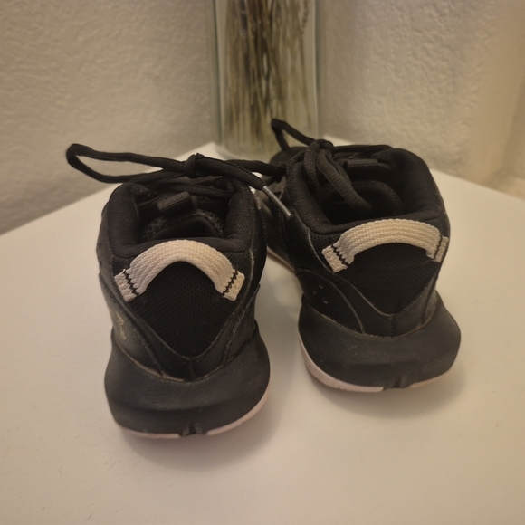 Black Athletic Sneakers Under Armour - Picture 4 of 5